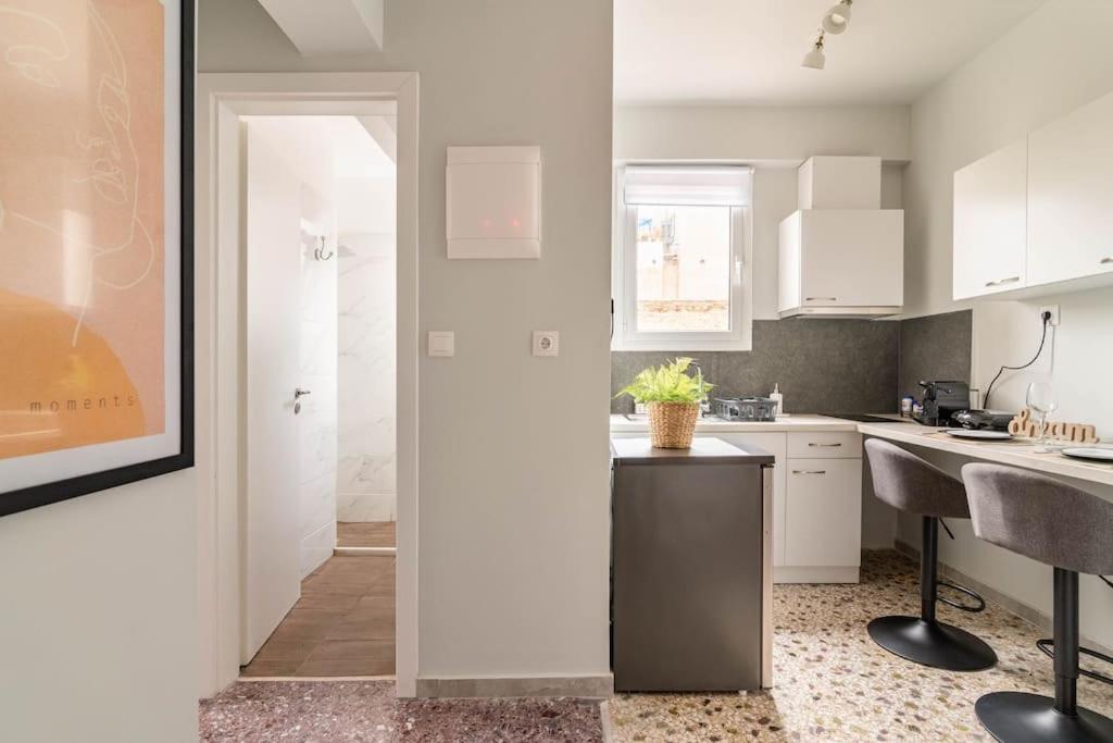 Stylish And Near Acropolis - Avdi Square Apartment Athens